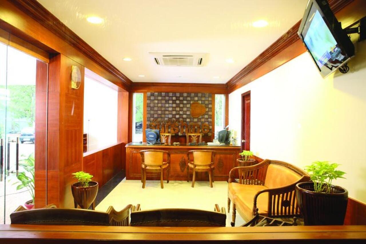 Meenakshi's Sunshine Hotel Madurai Buitenkant foto