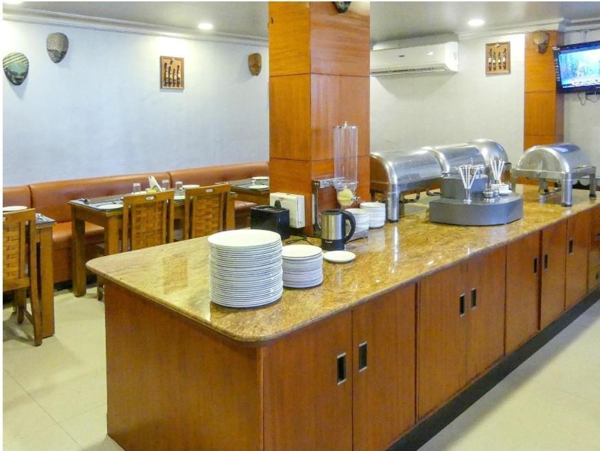 Meenakshi's Sunshine Hotel Madurai Buitenkant foto