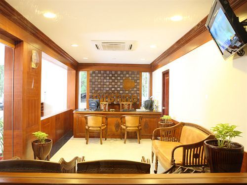 Meenakshi's Sunshine Hotel Madurai Buitenkant foto