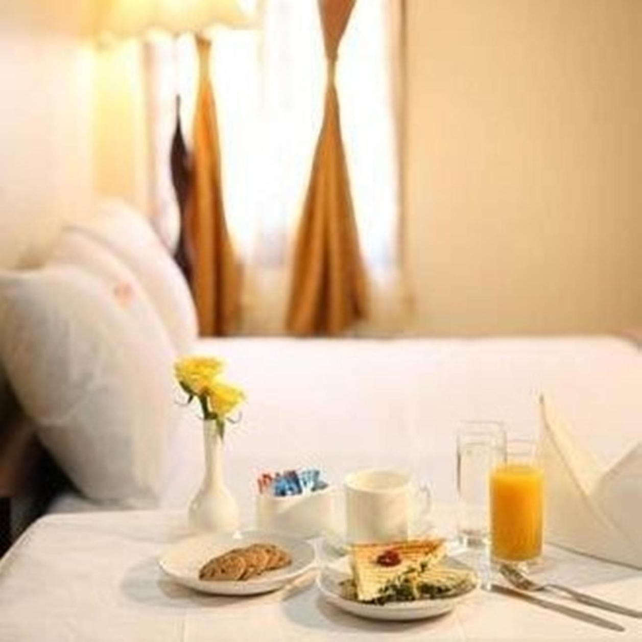 Meenakshi's Sunshine Hotel Madurai Buitenkant foto